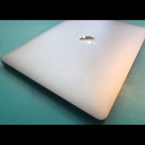 2017 Apple MacBook Pro 13.3 - 8gb 128gb Space Gray